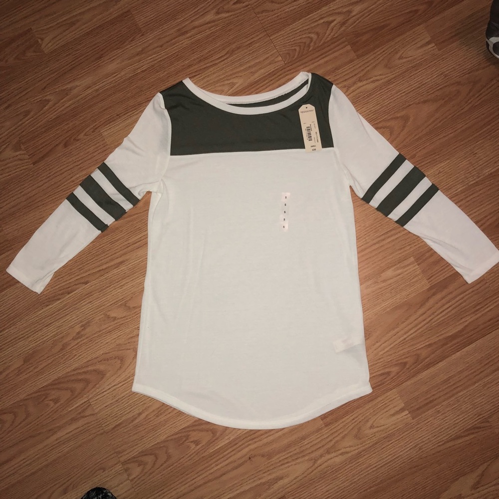 Quarter Length Sleeve Olive Green Tee